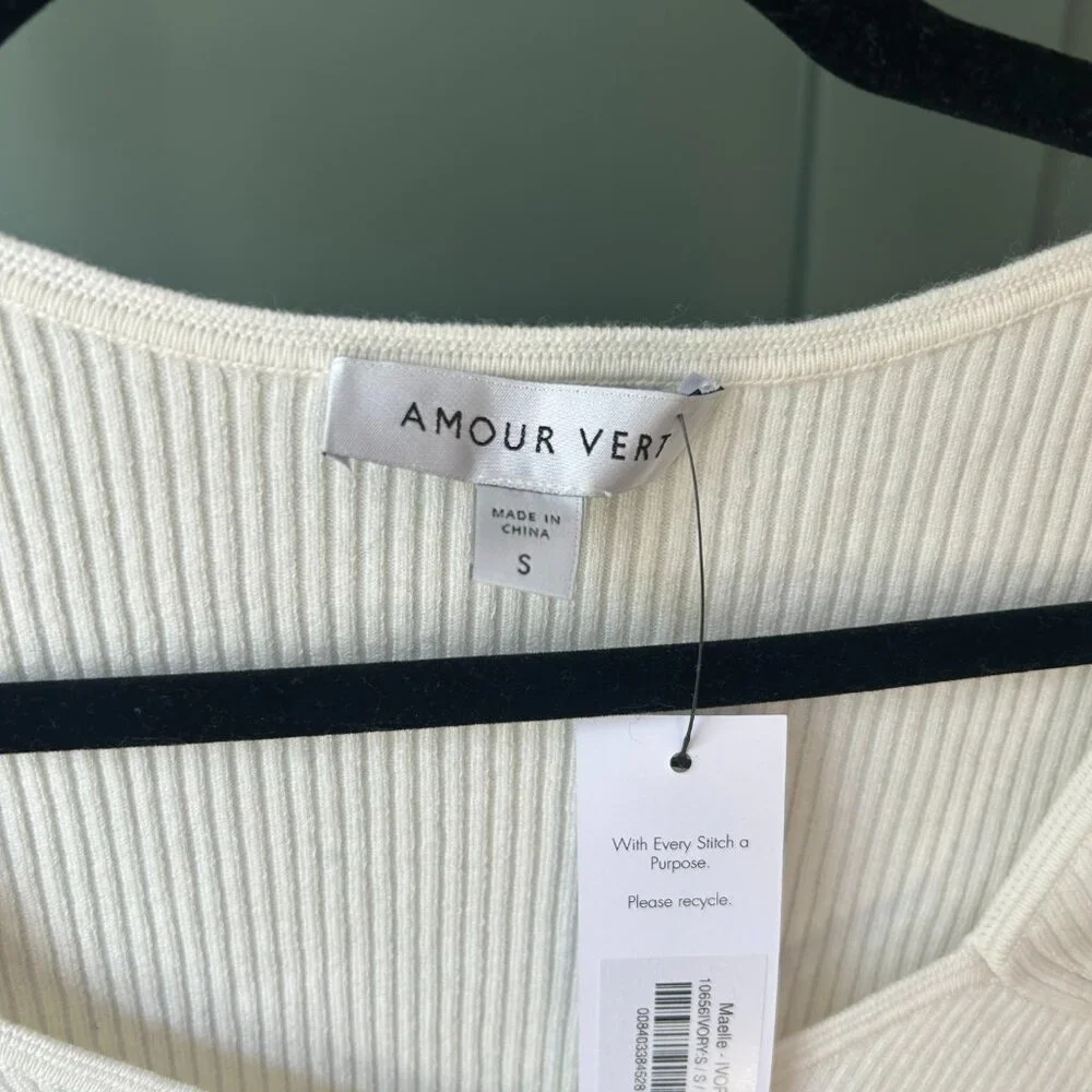 Amour Vert Maelle Sweater. Sz Small. NWT - Picture 4 of 4